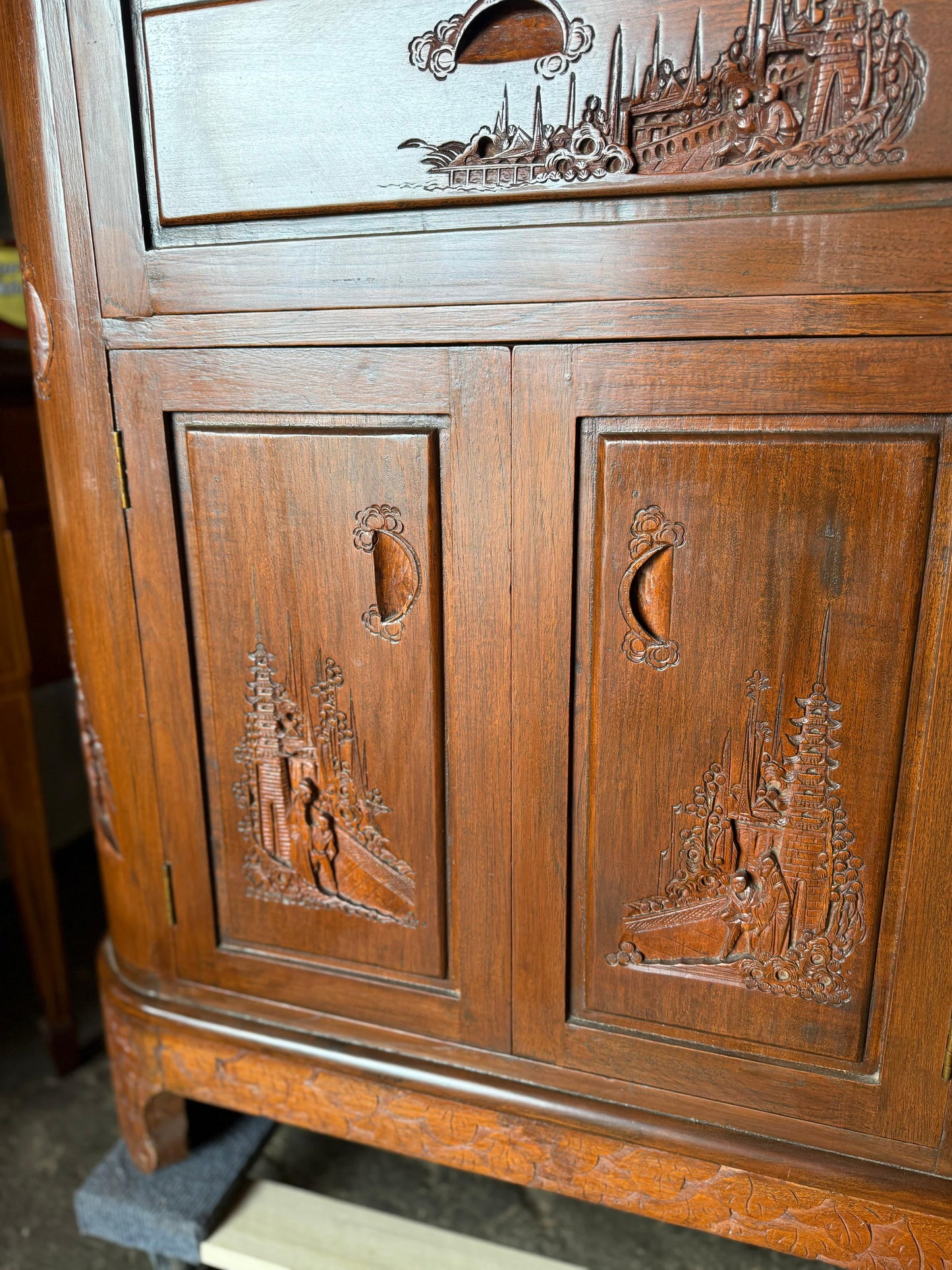 Arabian Carved Bar